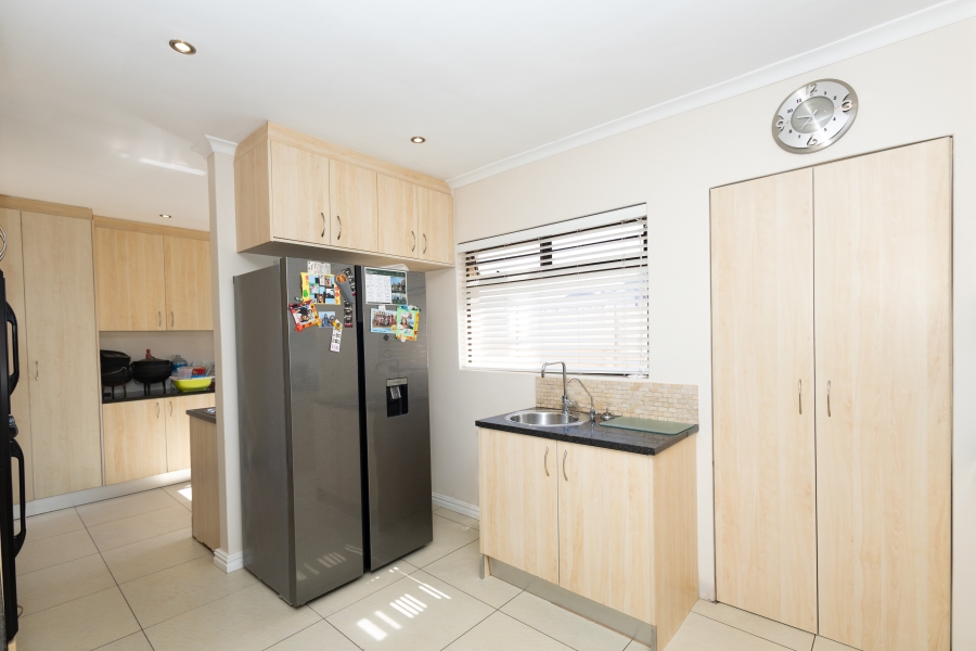 4 Bedroom Property for Sale in Flamingo Vlei Western Cape